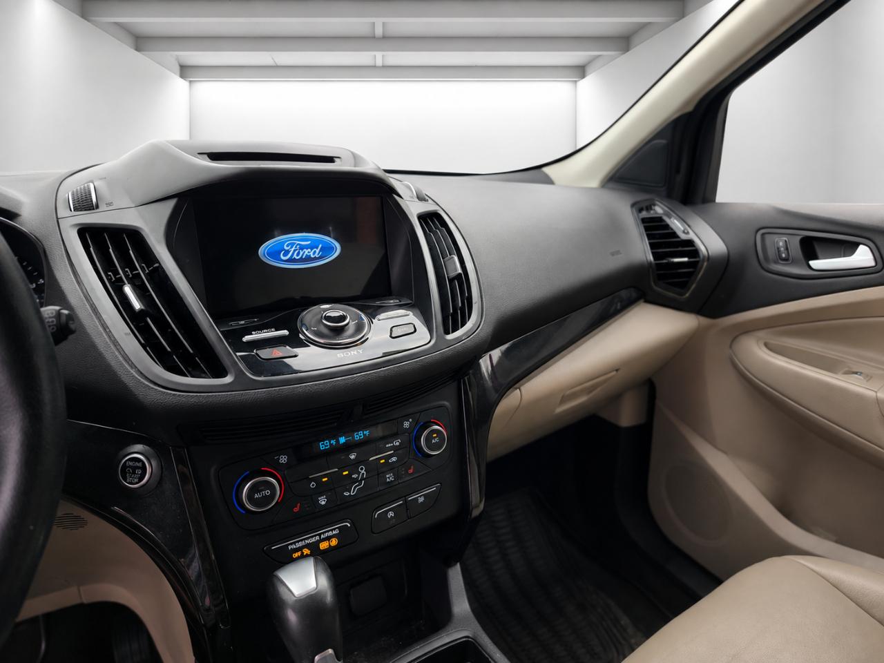 Ford Escape Titanium 4WD 2017