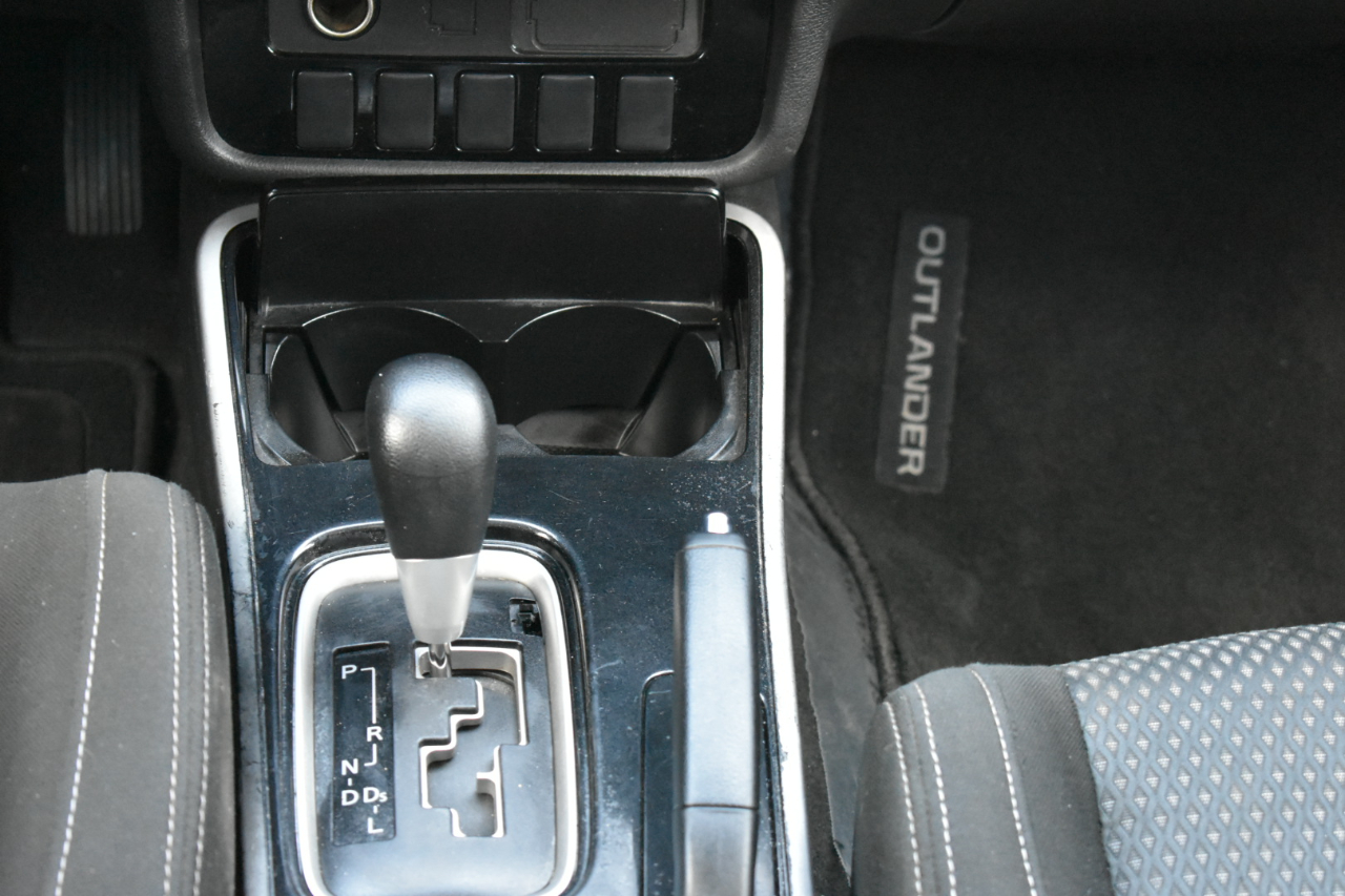 Mitsubishi Outlander ES 2WD 2018