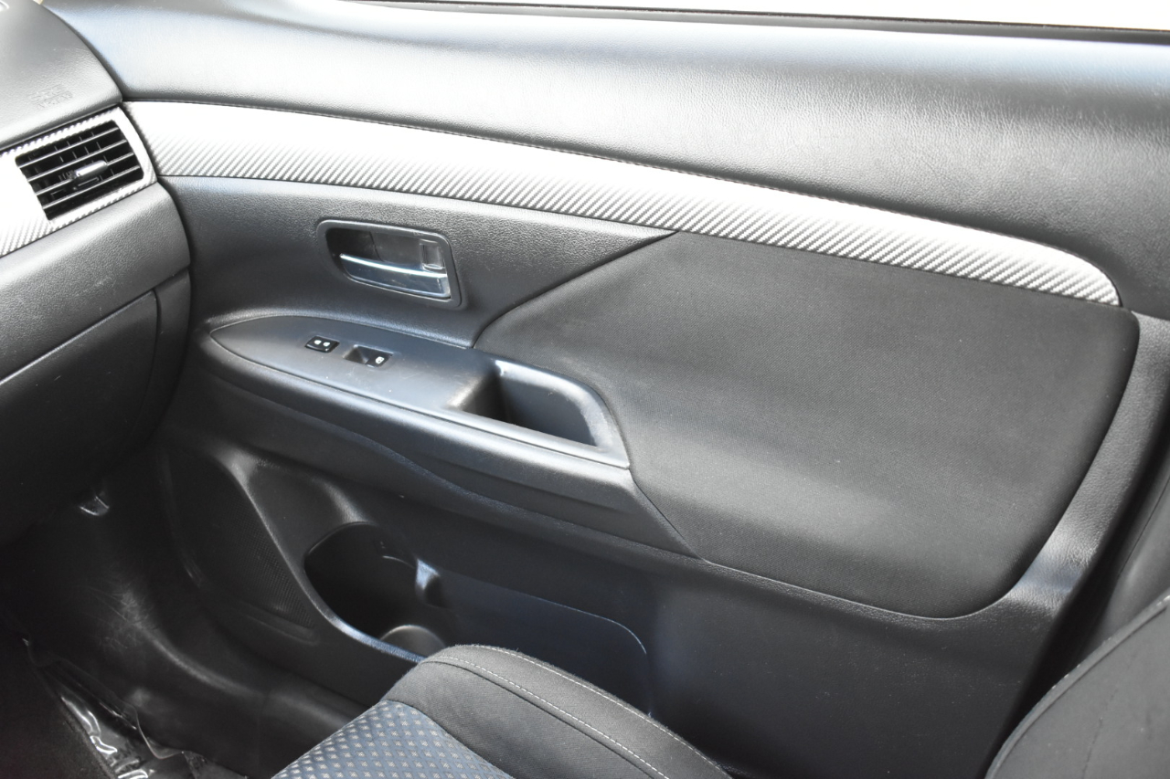 Mitsubishi Outlander ES 2WD 2018