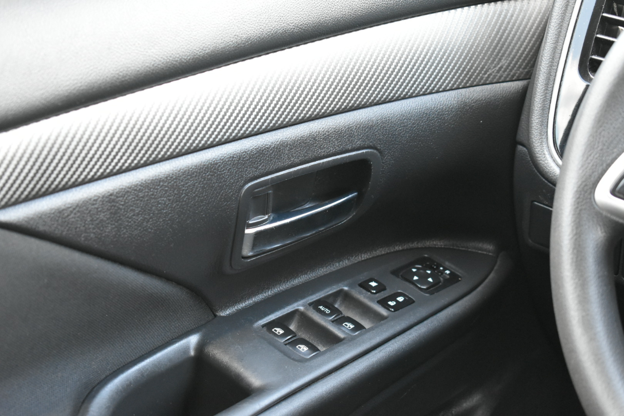 Mitsubishi Outlander ES 2WD 2018