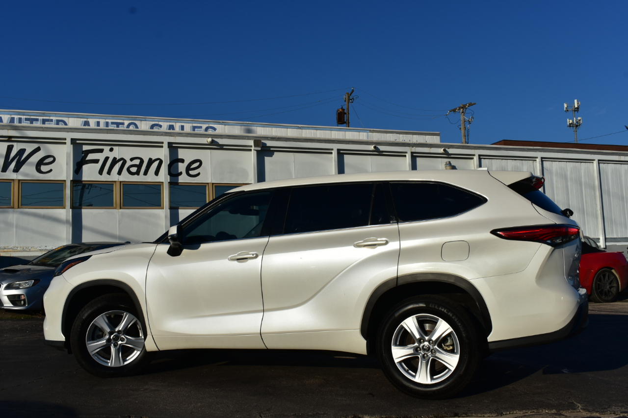 Toyota Highlander LE FWD V6 2021