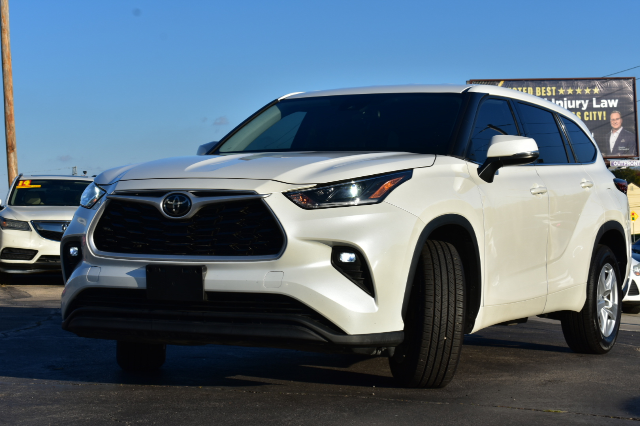 Toyota Highlander LE FWD V6 2021