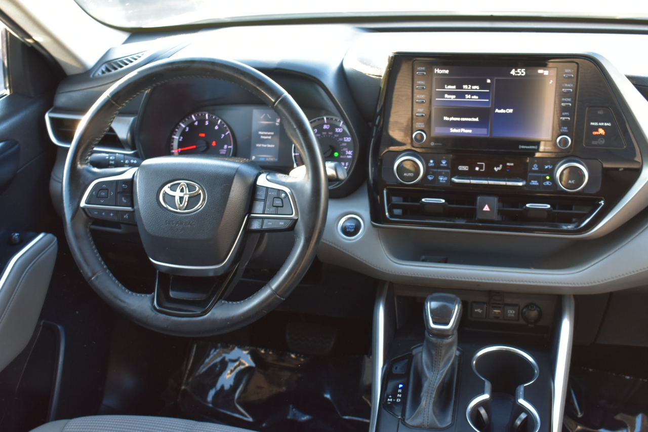 Toyota Highlander LE FWD V6 2021