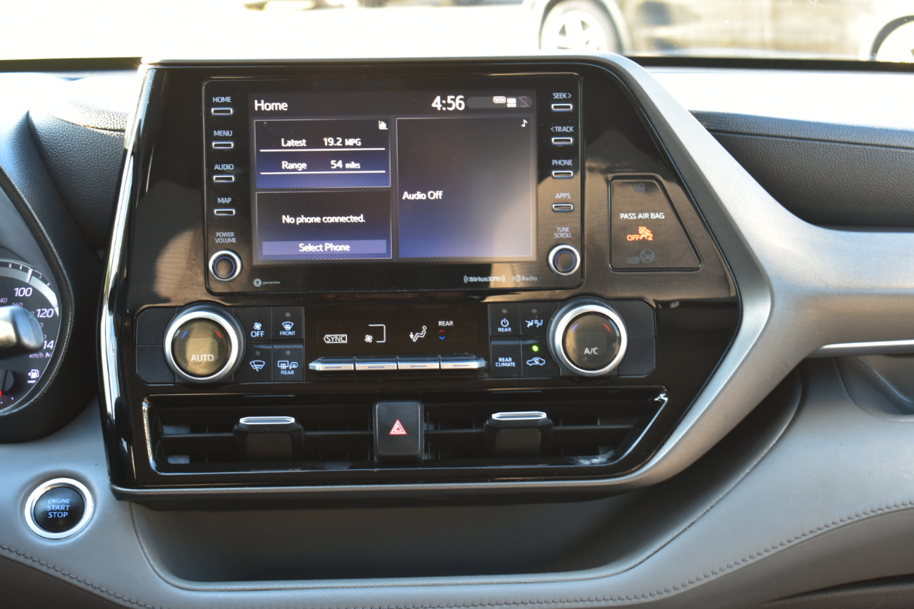 Toyota Highlander LE FWD V6 2021