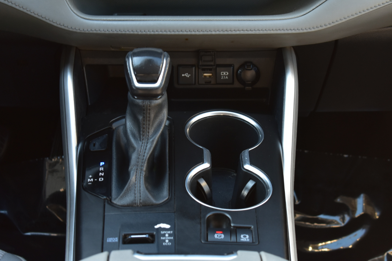 Toyota Highlander LE FWD V6 2021