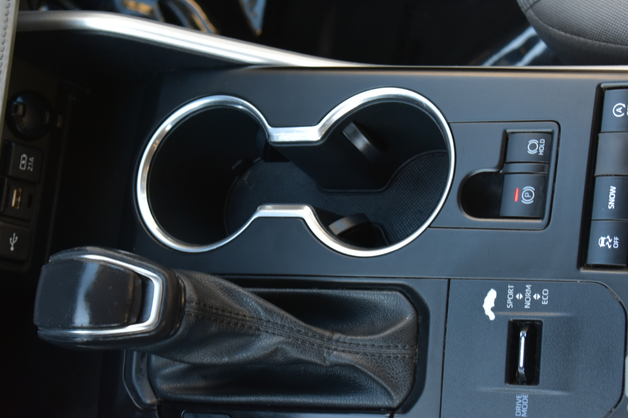 Toyota Highlander LE FWD V6 2021