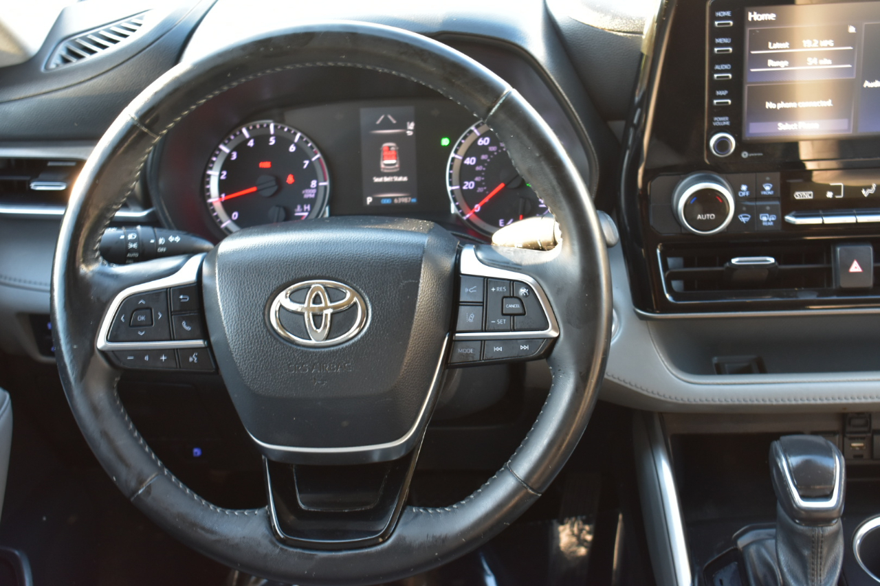 Toyota Highlander LE FWD V6 2021