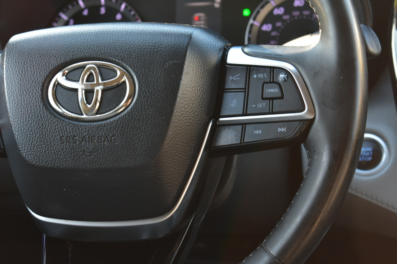 Toyota Highlander LE FWD V6 2021