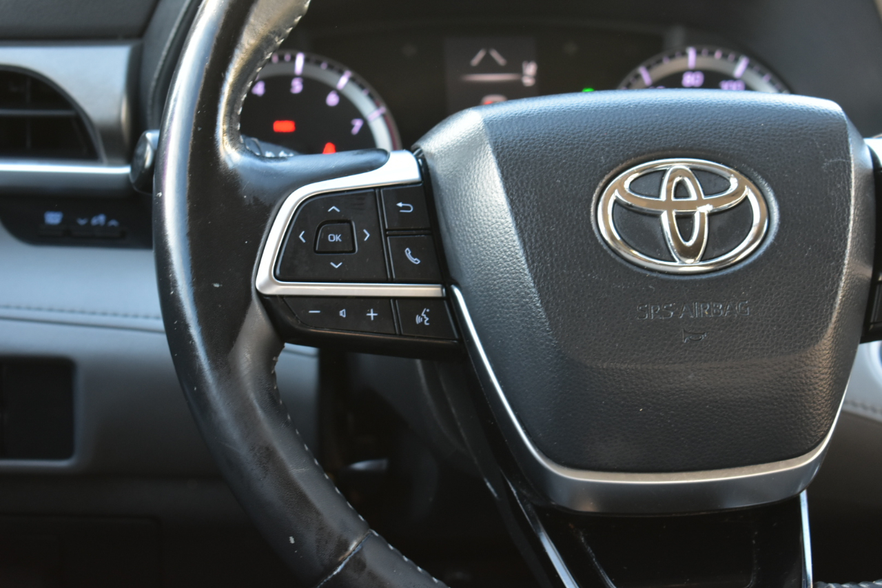 Toyota Highlander LE FWD V6 2021