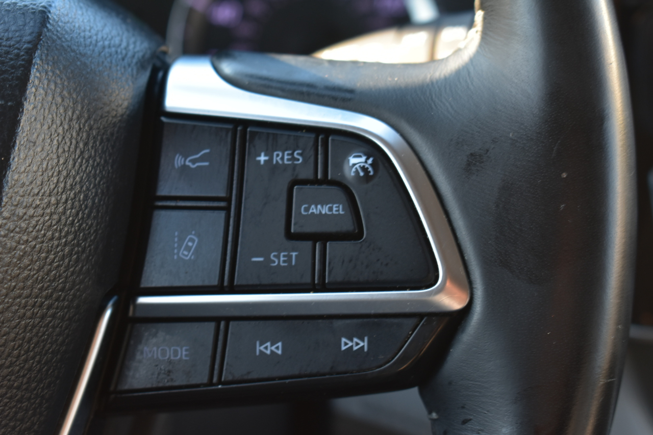 Toyota Highlander LE FWD V6 2021