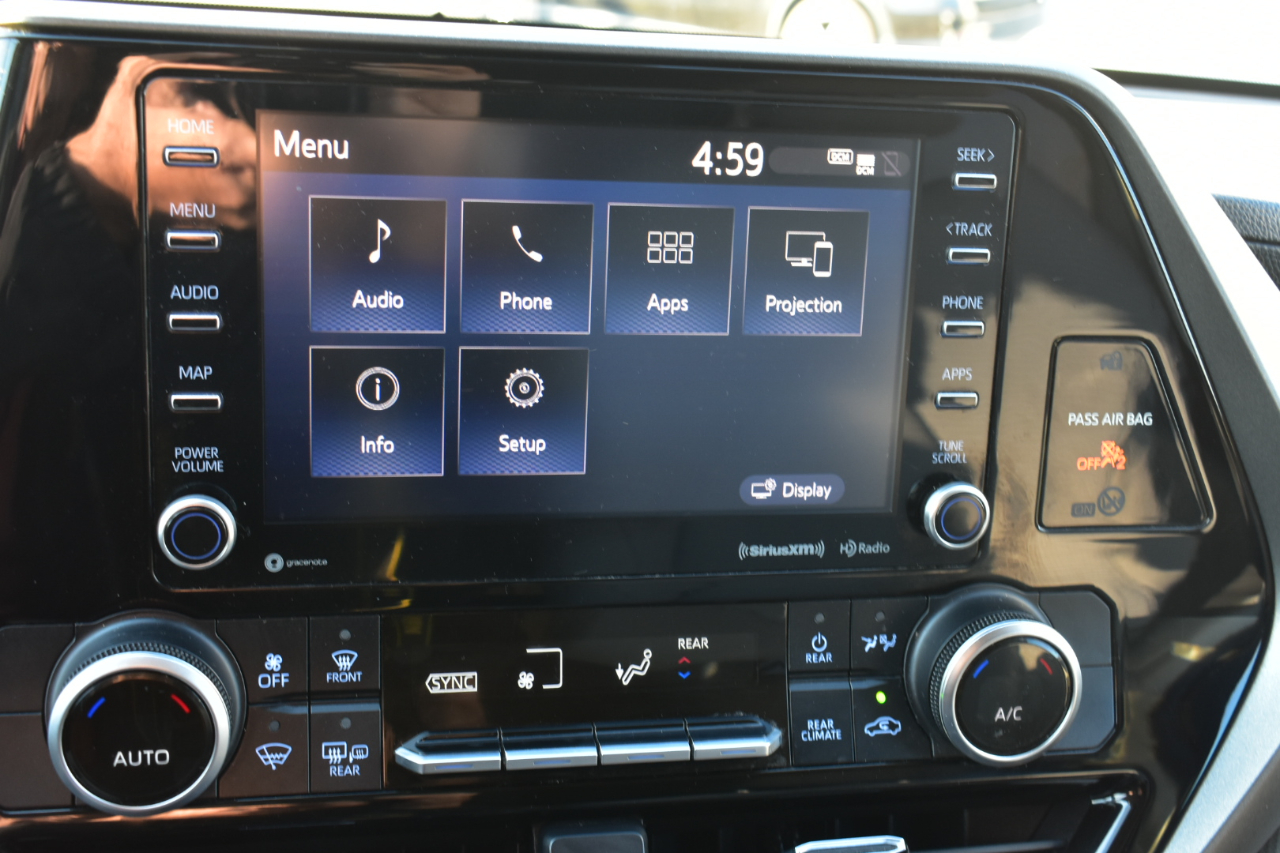 Toyota Highlander LE FWD V6 2021