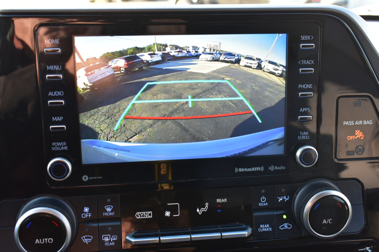 Toyota Highlander LE FWD V6 2021