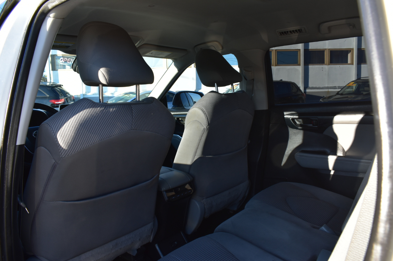 Toyota Highlander LE FWD V6 2021