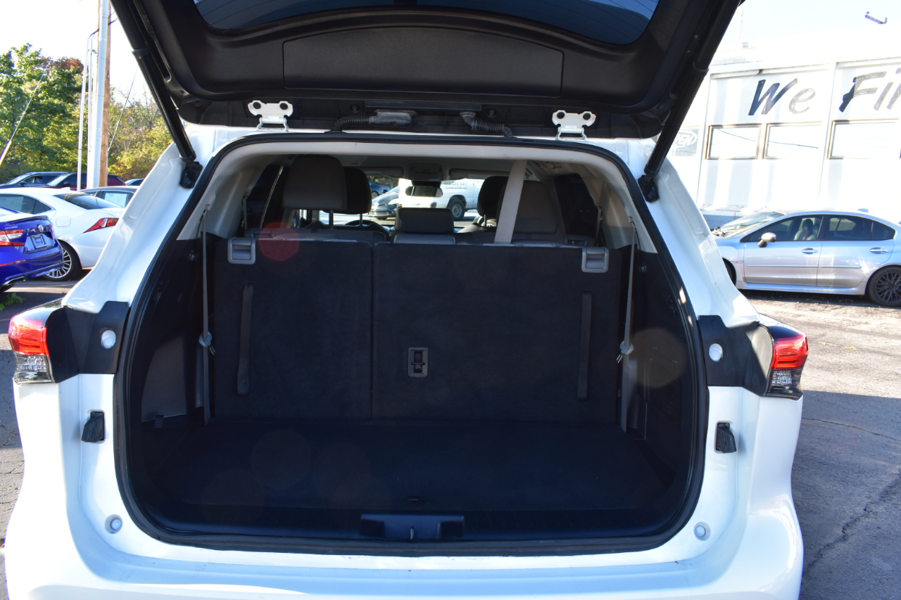 Toyota Highlander LE FWD V6 2021