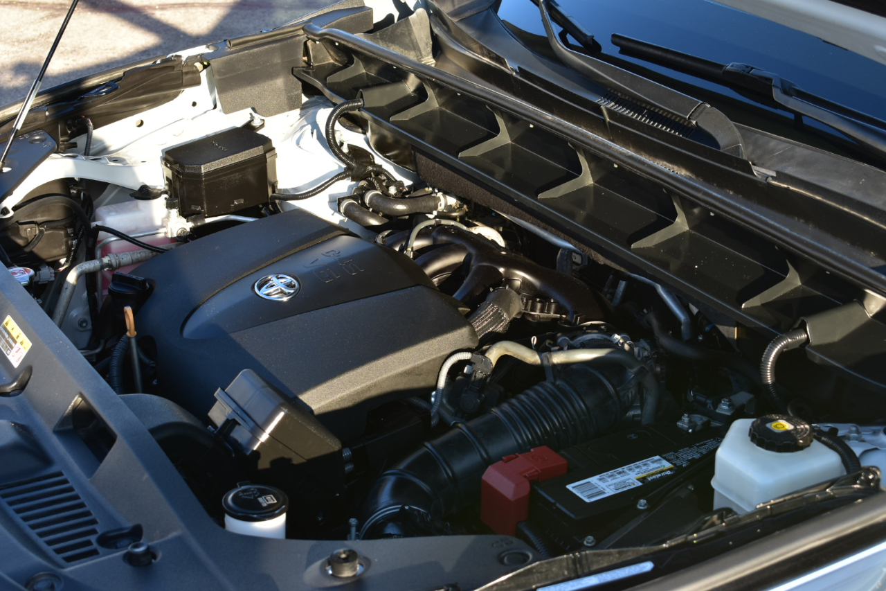 Toyota Highlander LE FWD V6 2021