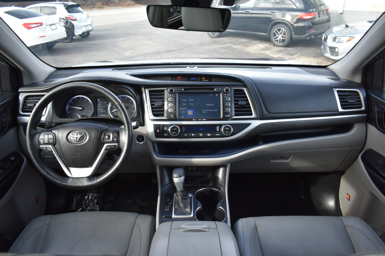 Toyota Highlander Limited FWD V6 2018