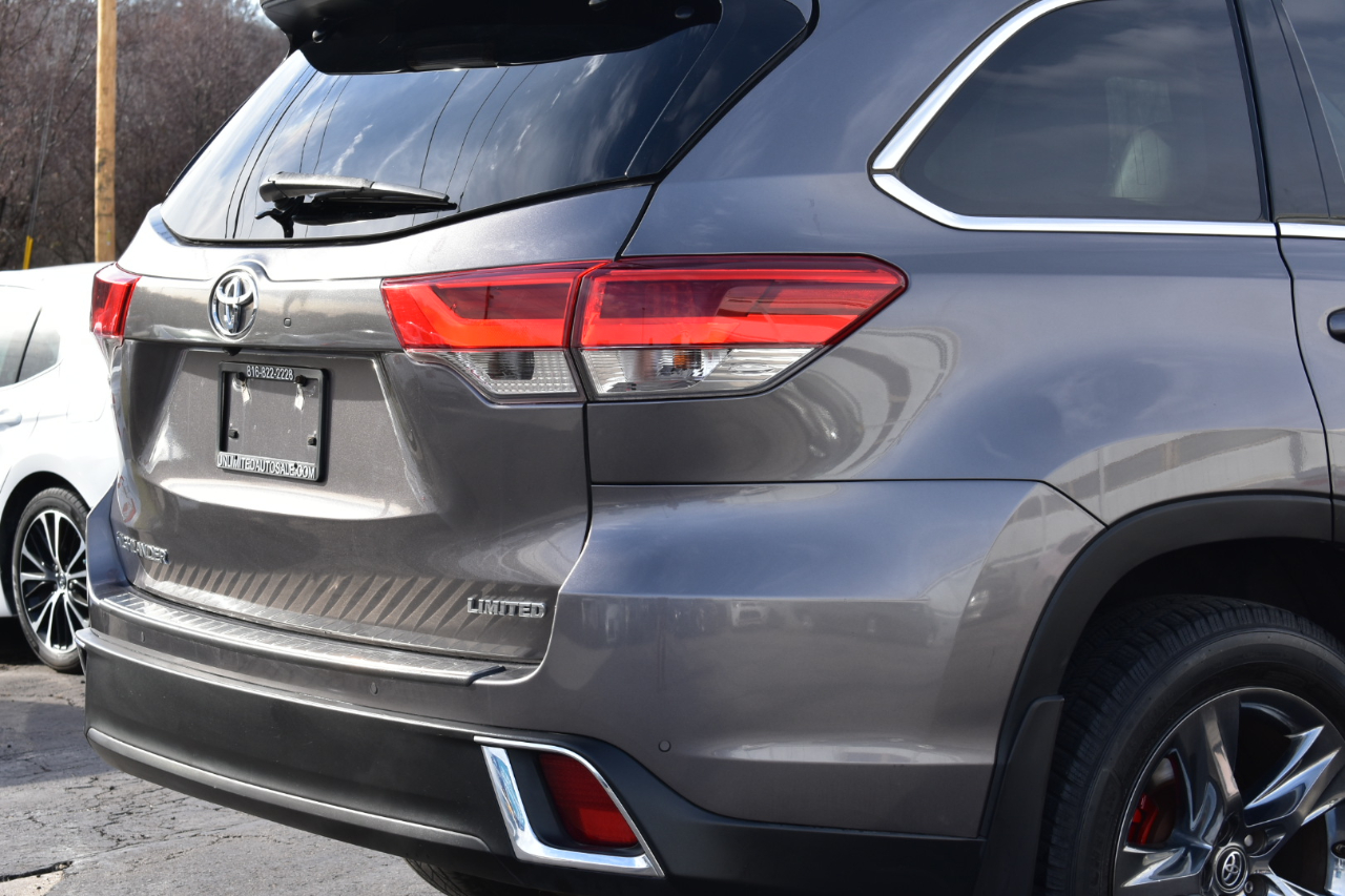 Toyota Highlander Limited FWD V6 2018