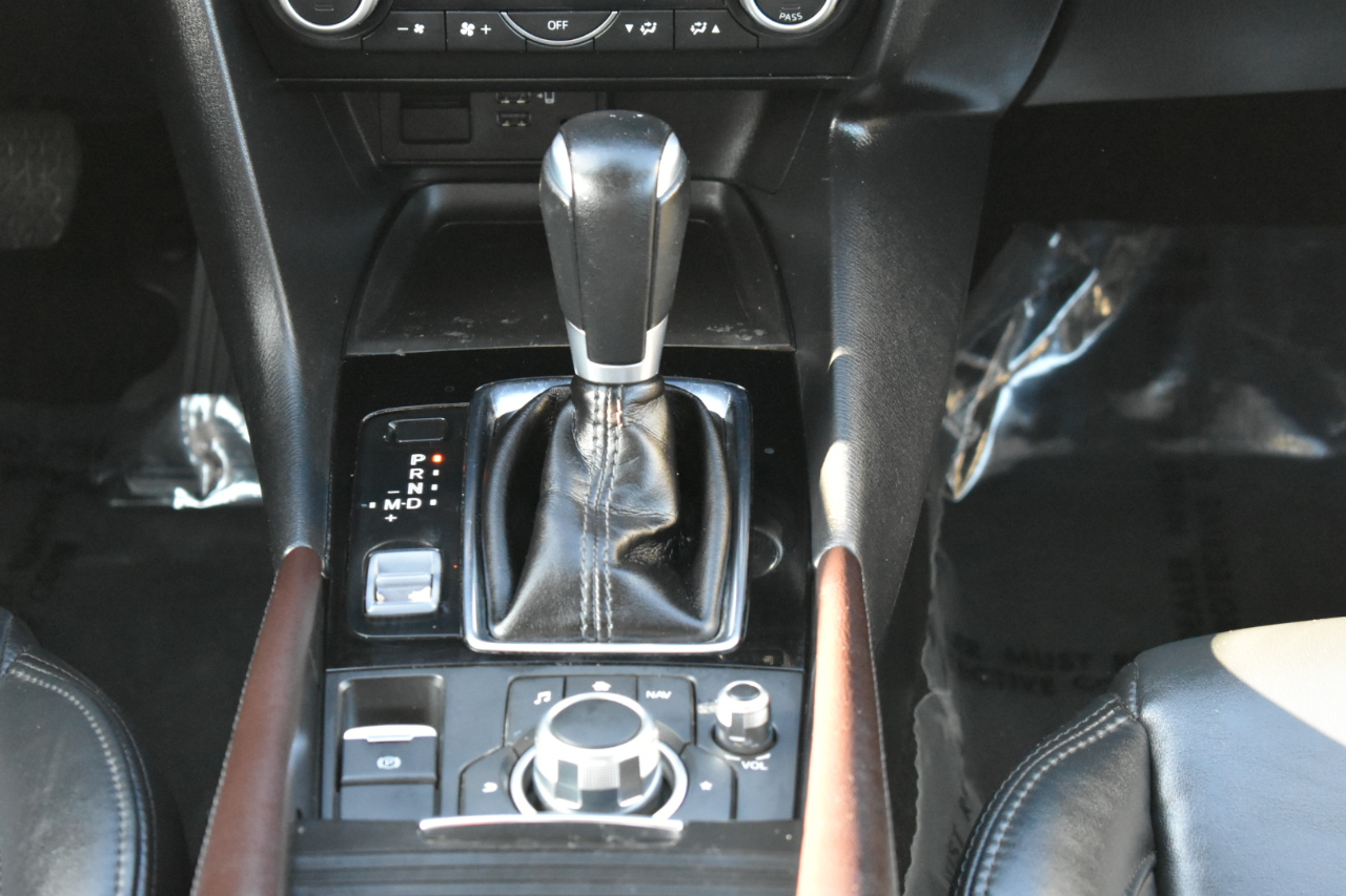 Mazda MAZDA3 s Touring AT 4-Door 2018