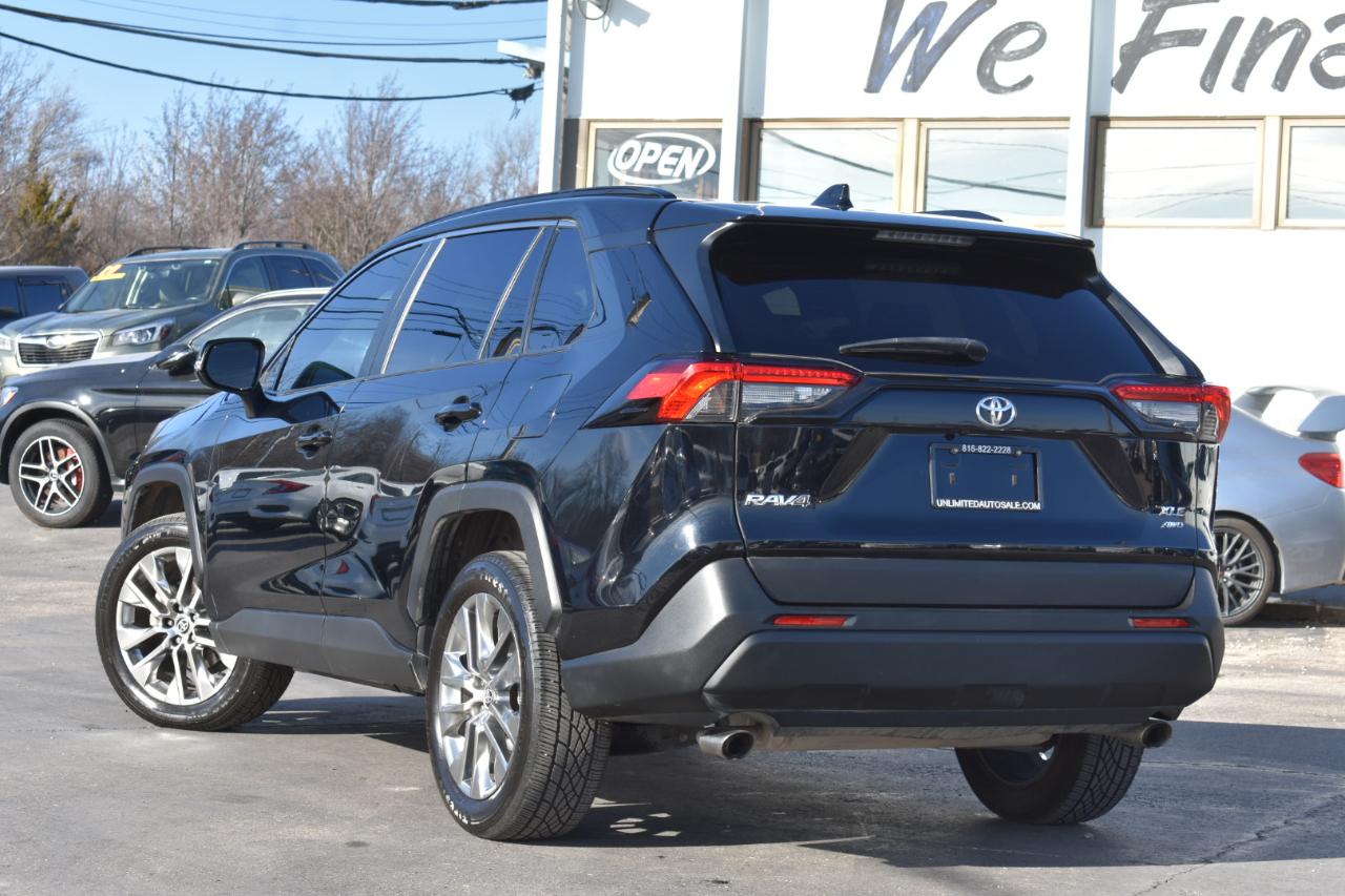 Toyota RAV4 XLE Premium AWD 2021