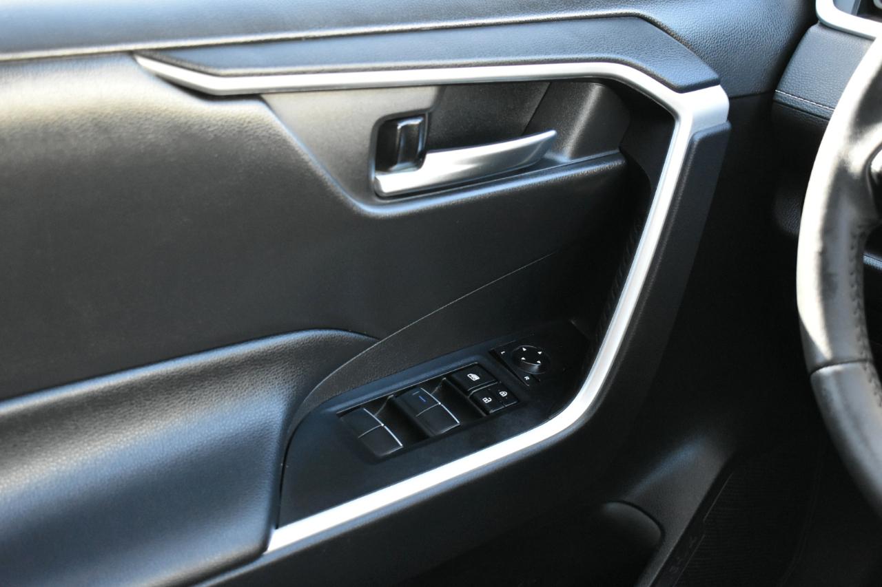 Toyota RAV4 XLE Premium AWD 2021