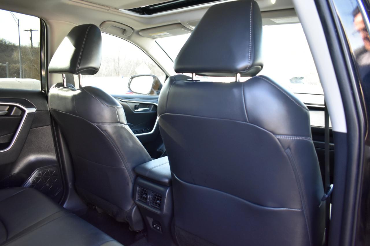 Toyota RAV4 XLE Premium AWD 2021