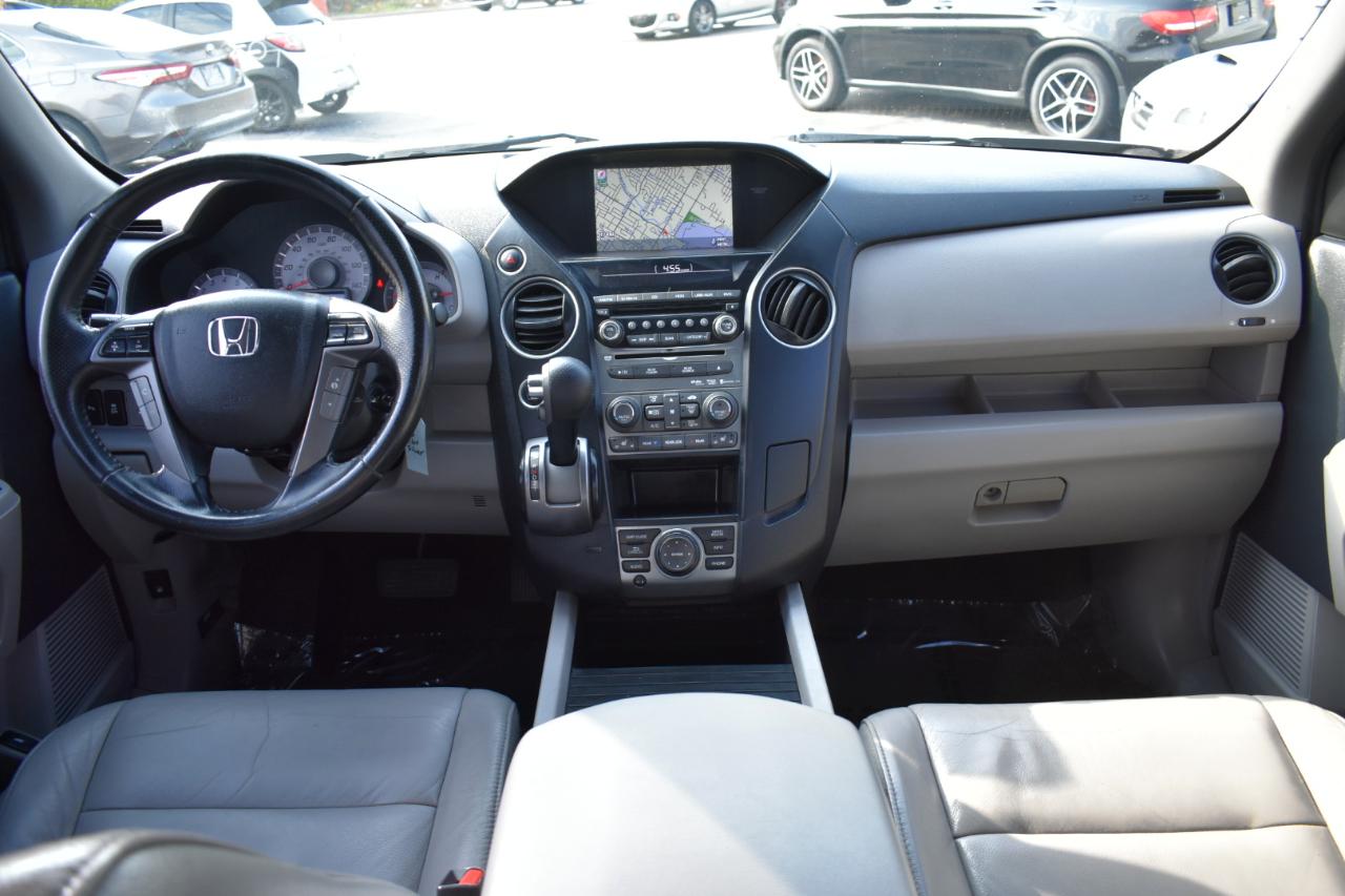 Honda Pilot Touring 4WD 5-Spd AT with DVD 2015