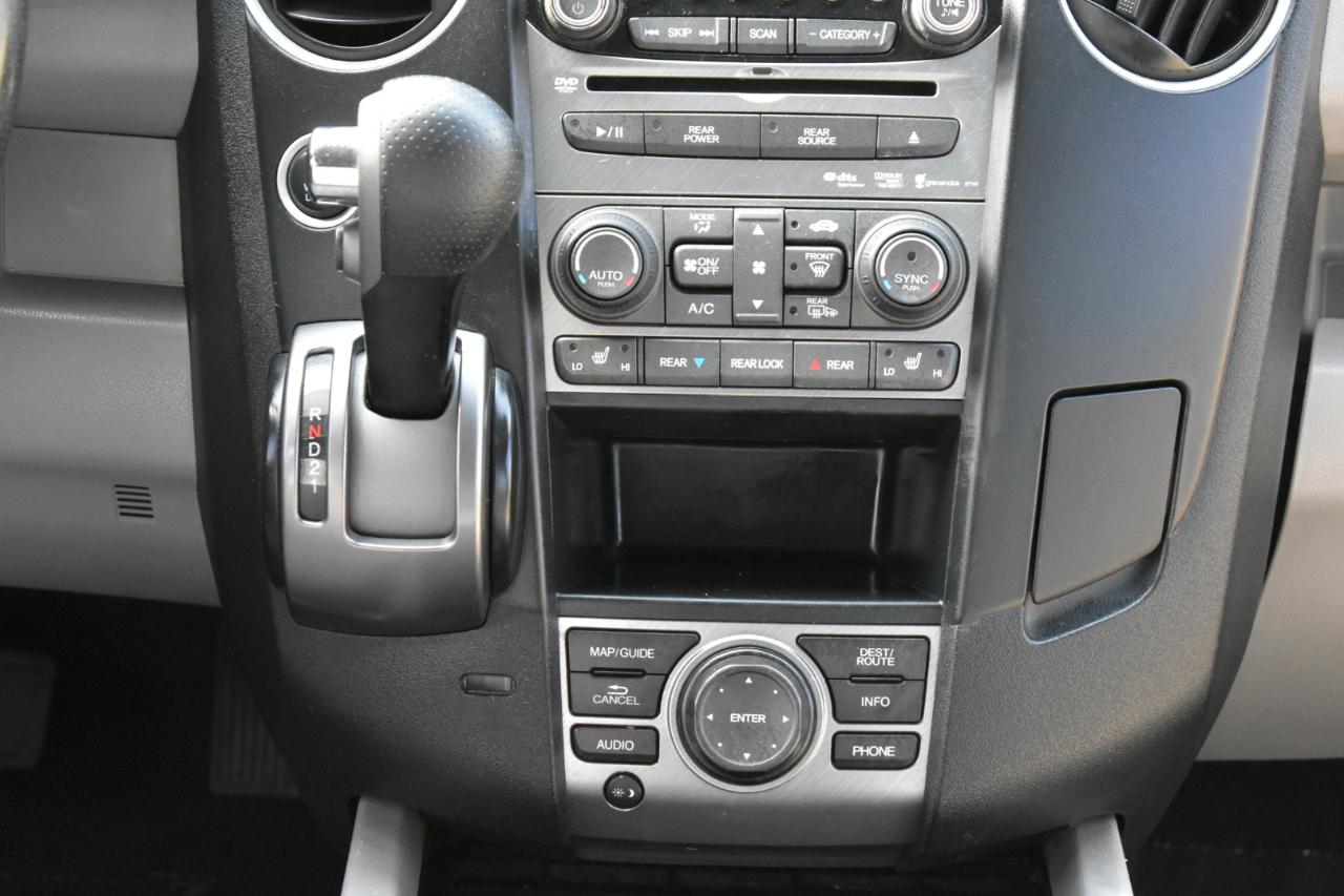 Honda Pilot Touring 4WD 5-Spd AT with DVD 2015