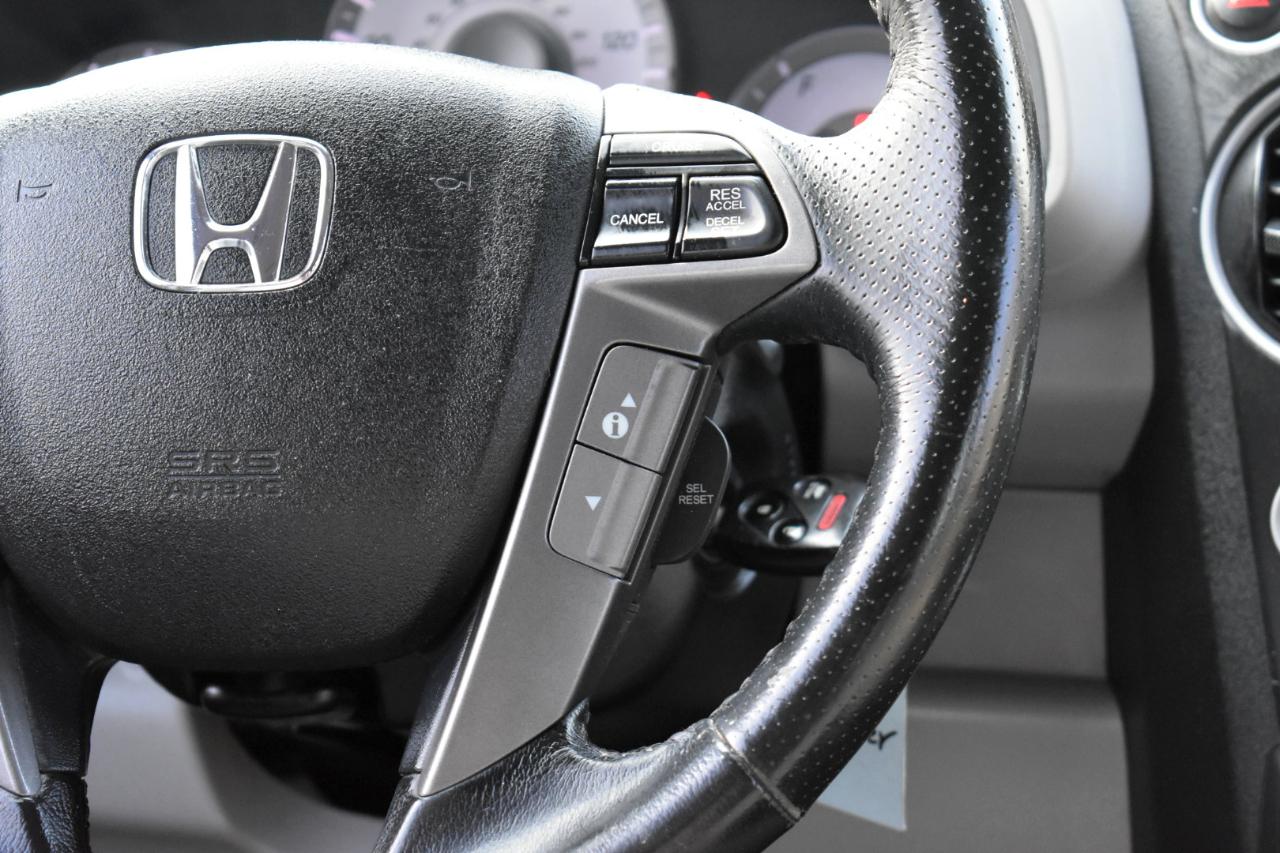 Honda Pilot Touring 4WD 5-Spd AT with DVD 2015