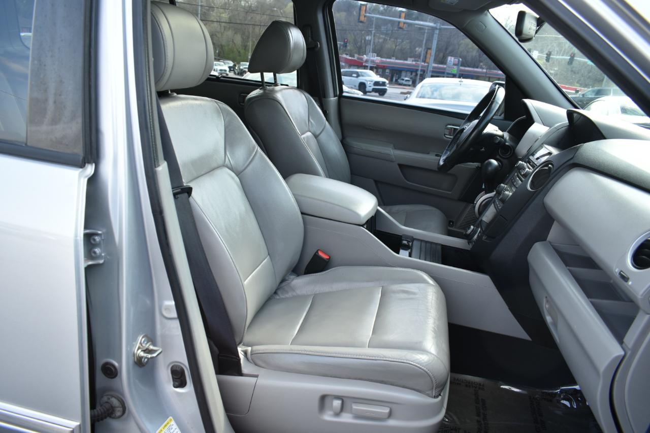 Honda Pilot Touring 4WD 5-Spd AT with DVD 2015