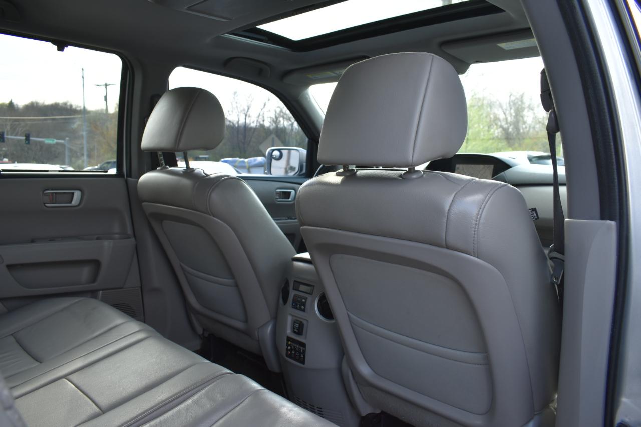 Honda Pilot Touring 4WD 5-Spd AT with DVD 2015