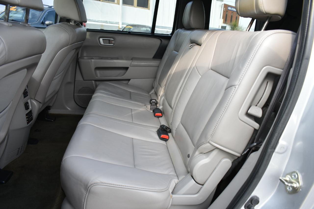 Honda Pilot Touring 4WD 5-Spd AT with DVD 2015