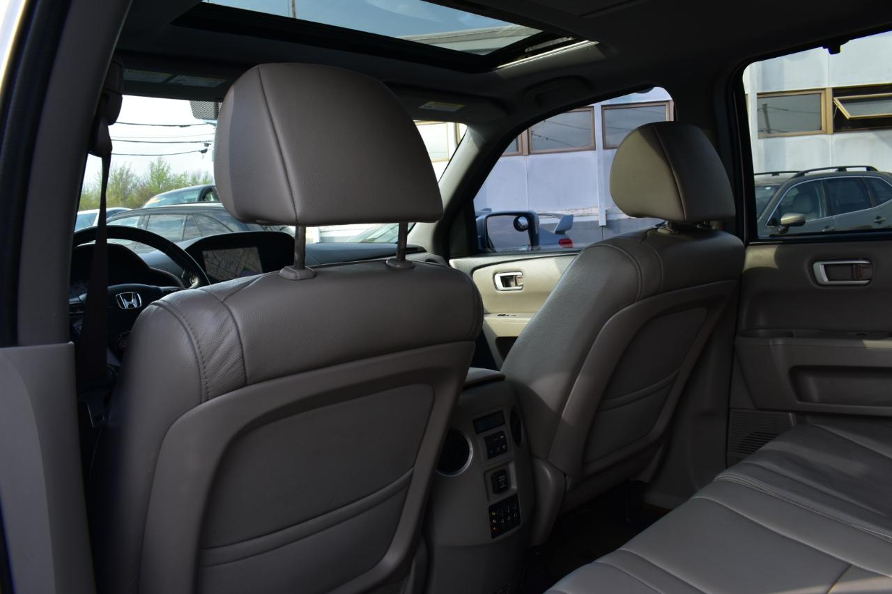 Honda Pilot Touring 4WD 5-Spd AT with DVD 2015