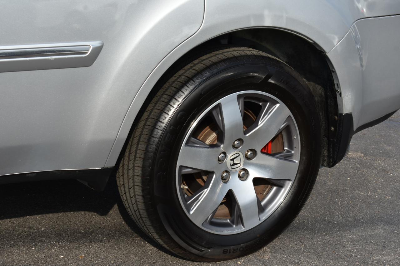 Honda Pilot Touring 4WD 5-Spd AT with DVD 2015