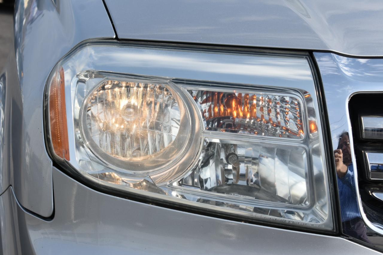 Honda Pilot Touring 4WD 5-Spd AT with DVD 2015