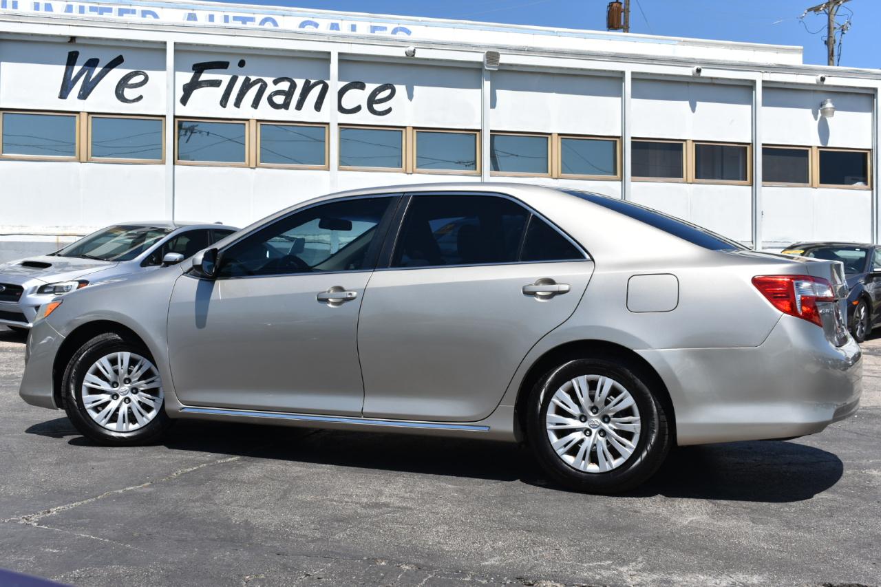 Toyota Camry LE 4D Sedan 2014