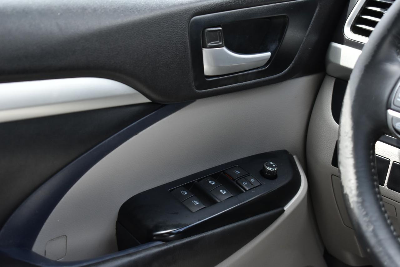 Toyota Highlander XLE FWD V6 2015