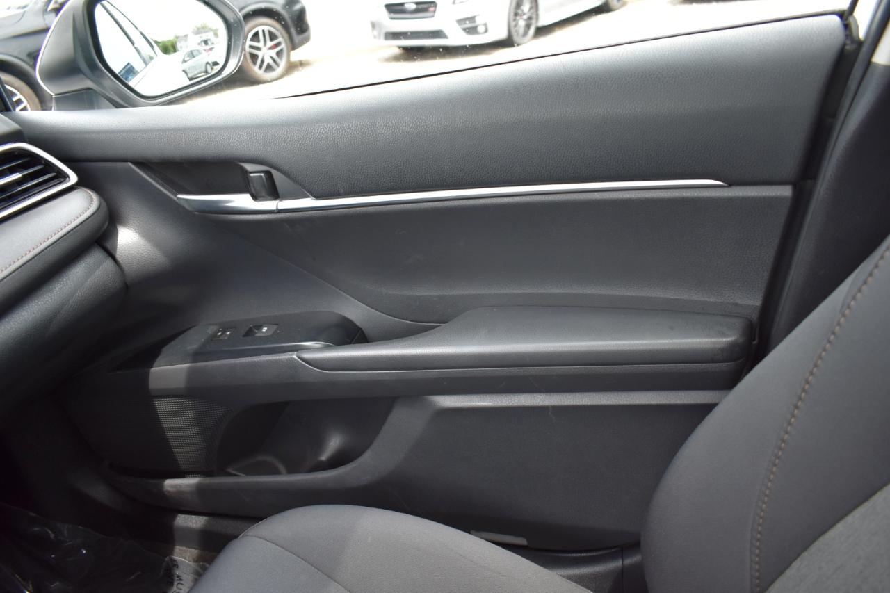 Toyota Camry 4dr Sedan LE Auto 2019