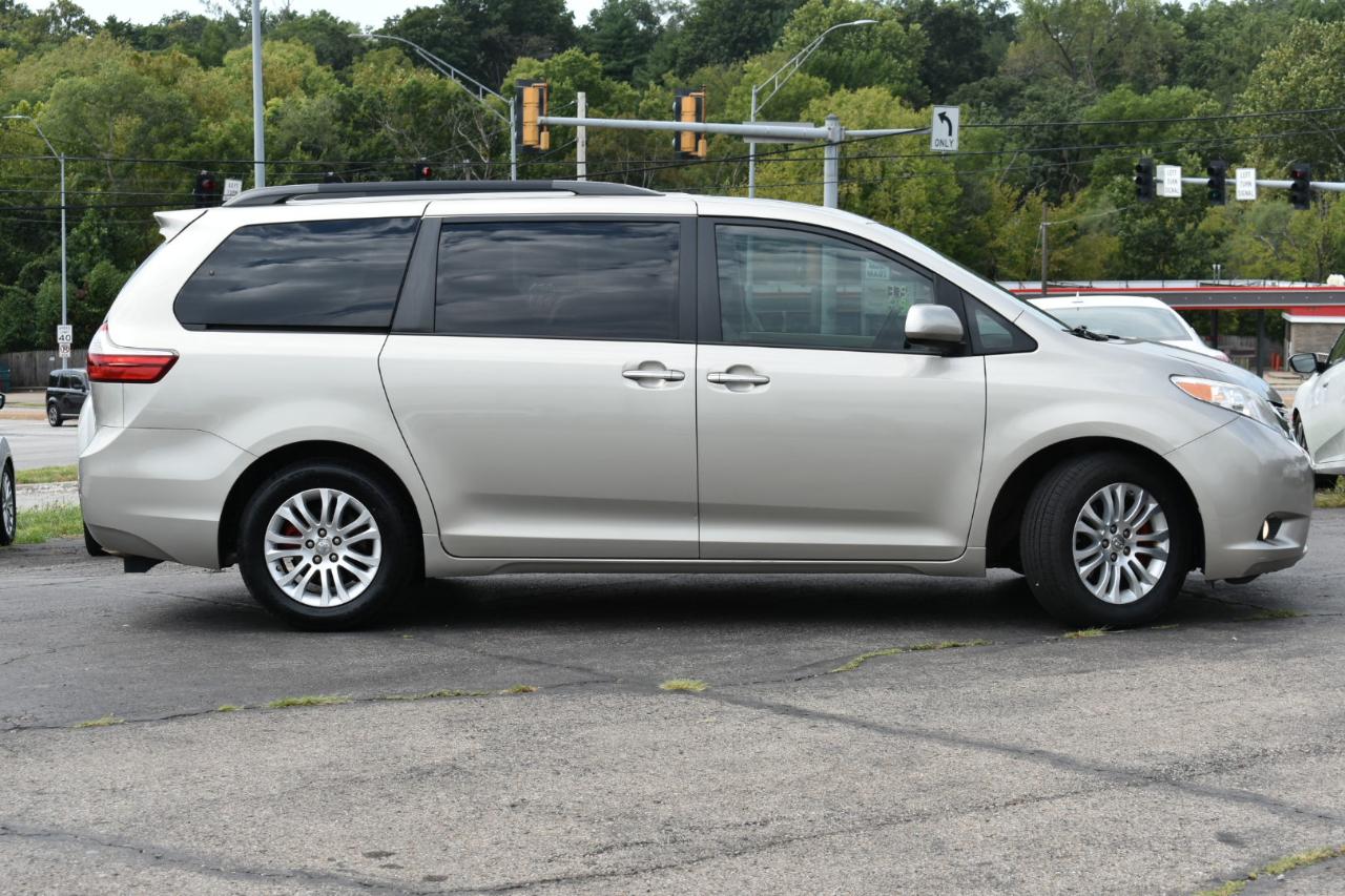 Toyota Sienna Limited Premium 7-Passenger 2017