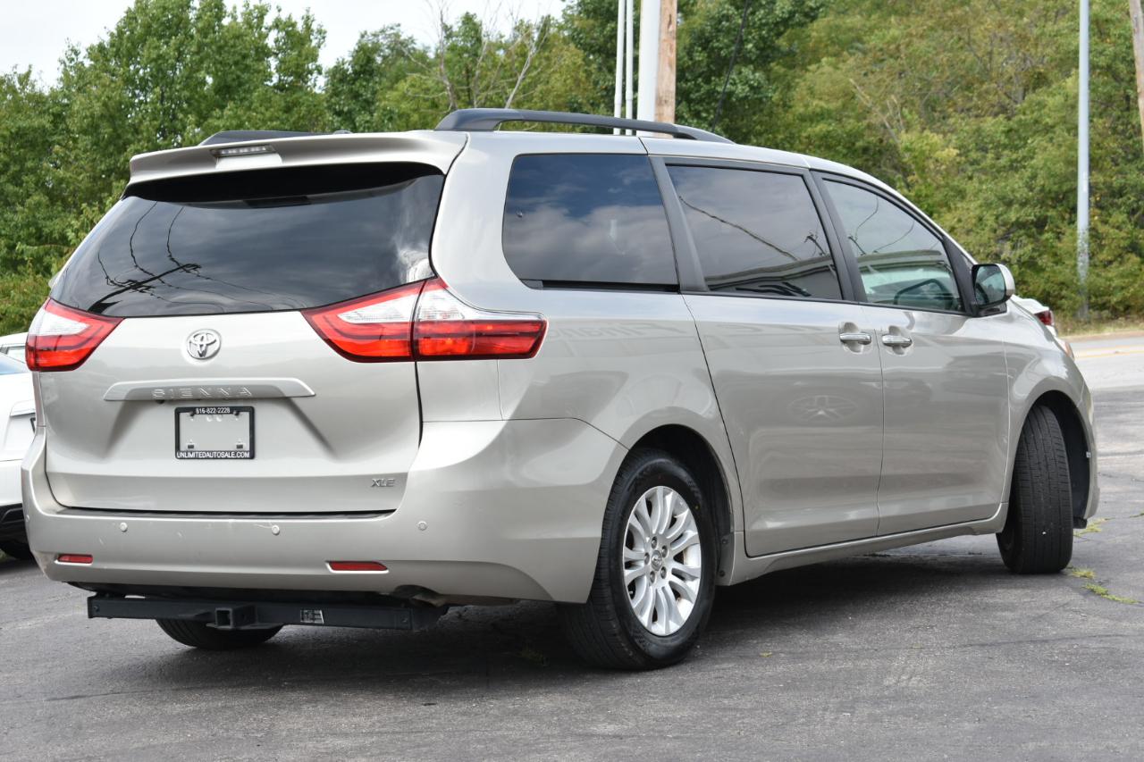 Toyota Sienna Limited Premium 7-Passenger 2017