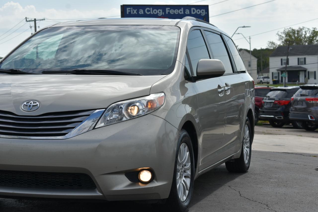 Toyota Sienna Limited Premium 7-Passenger 2017
