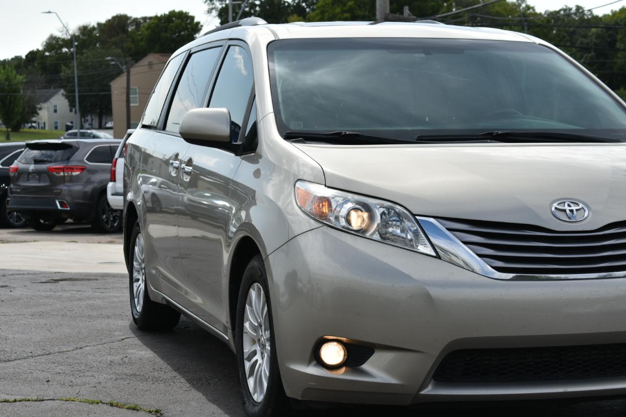 Toyota Sienna Limited Premium 7-Passenger 2017