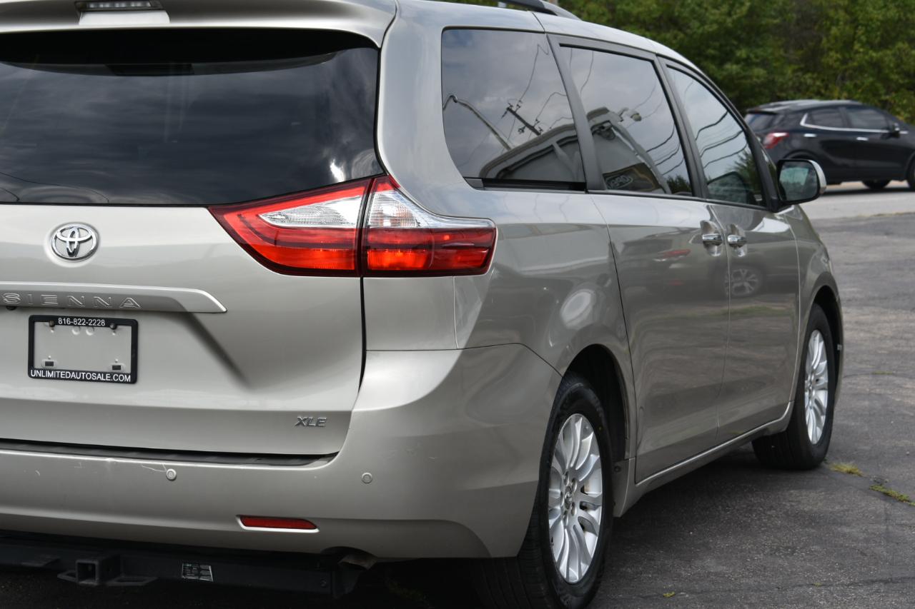 Toyota Sienna Limited Premium 7-Passenger 2017