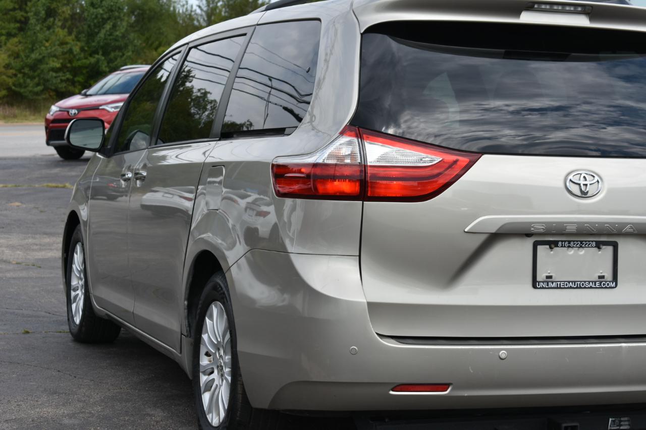 Toyota Sienna Limited Premium 7-Passenger 2017