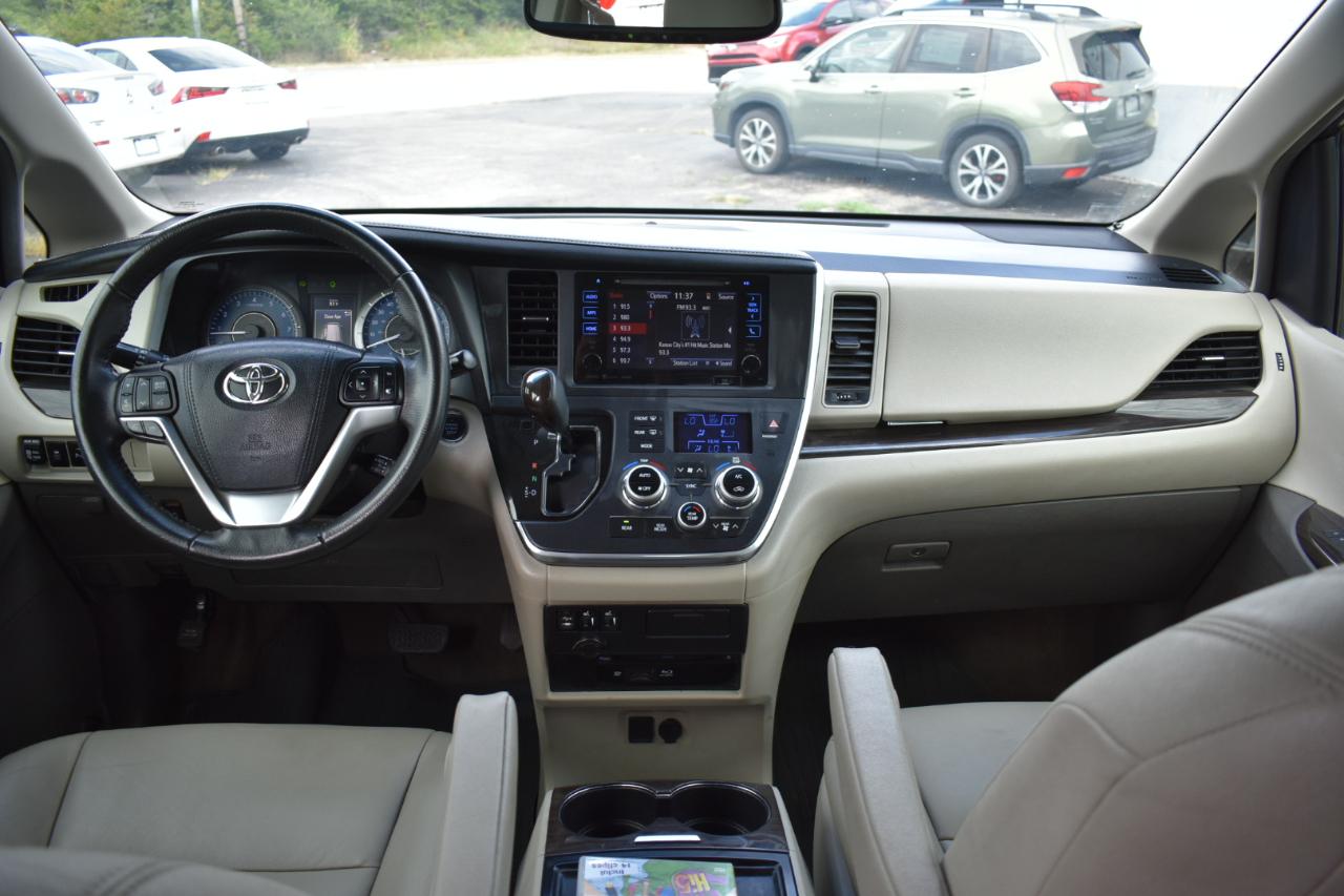 Toyota Sienna Limited Premium 7-Passenger 2017
