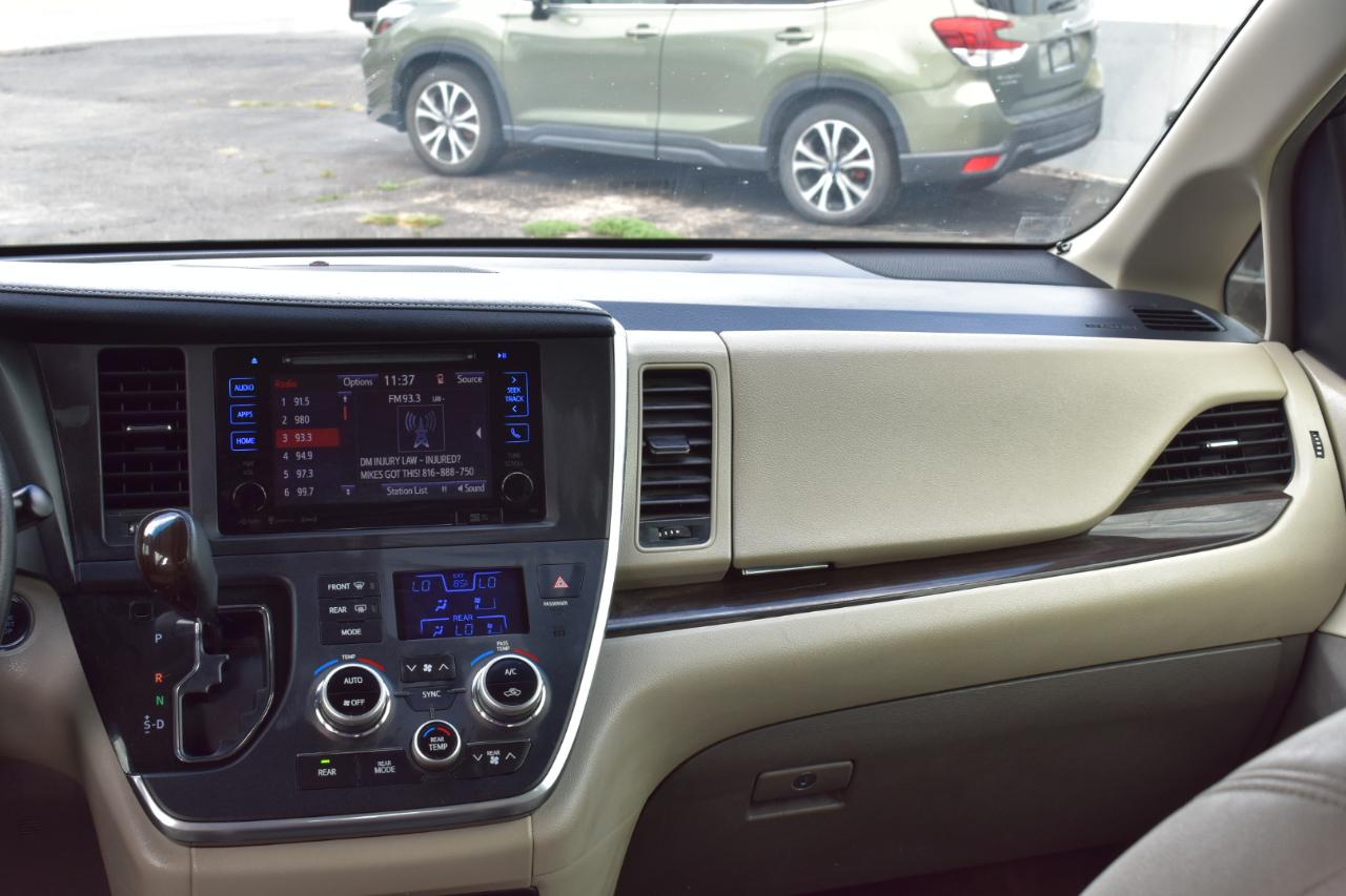 Toyota Sienna Limited Premium 7-Passenger 2017