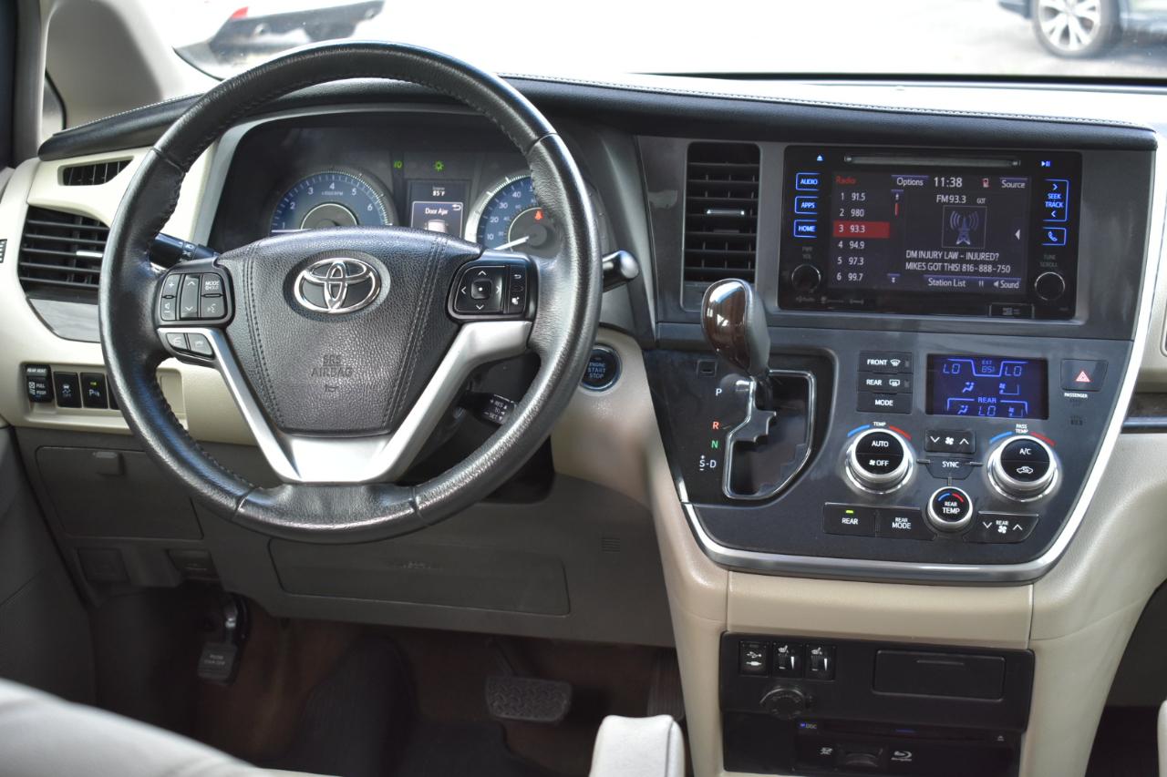 Toyota Sienna Limited Premium 7-Passenger 2017