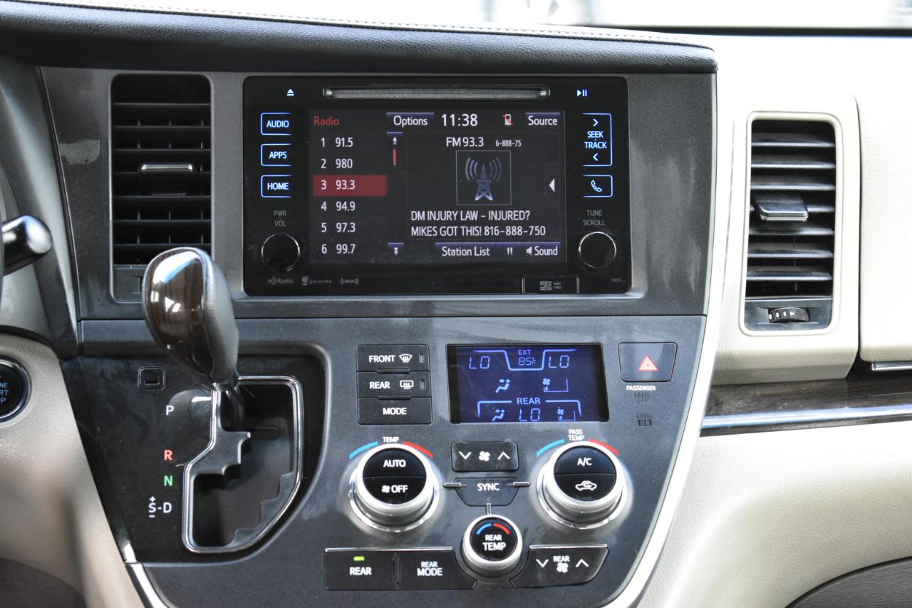 Toyota Sienna Limited Premium 7-Passenger 2017