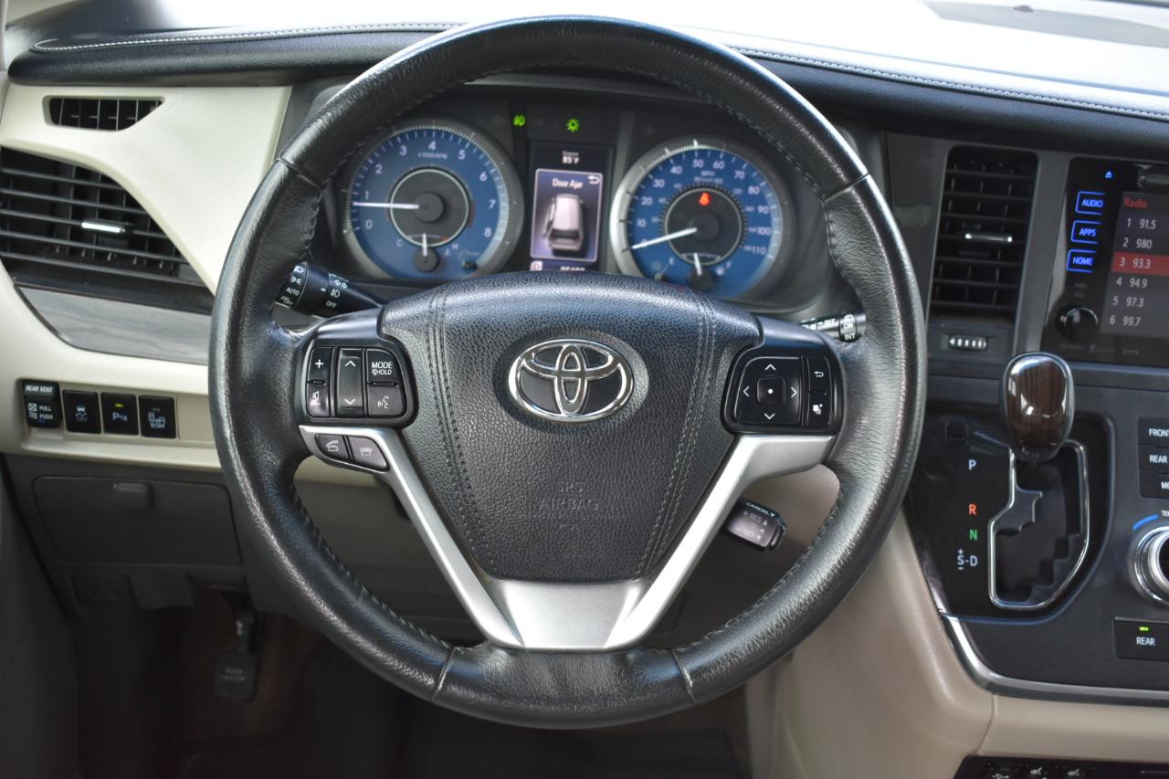 Toyota Sienna Limited Premium 7-Passenger 2017