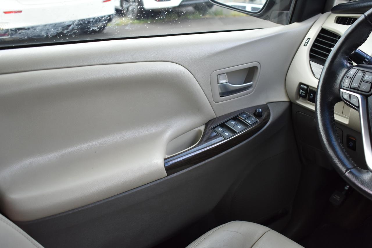 Toyota Sienna Limited Premium 7-Passenger 2017