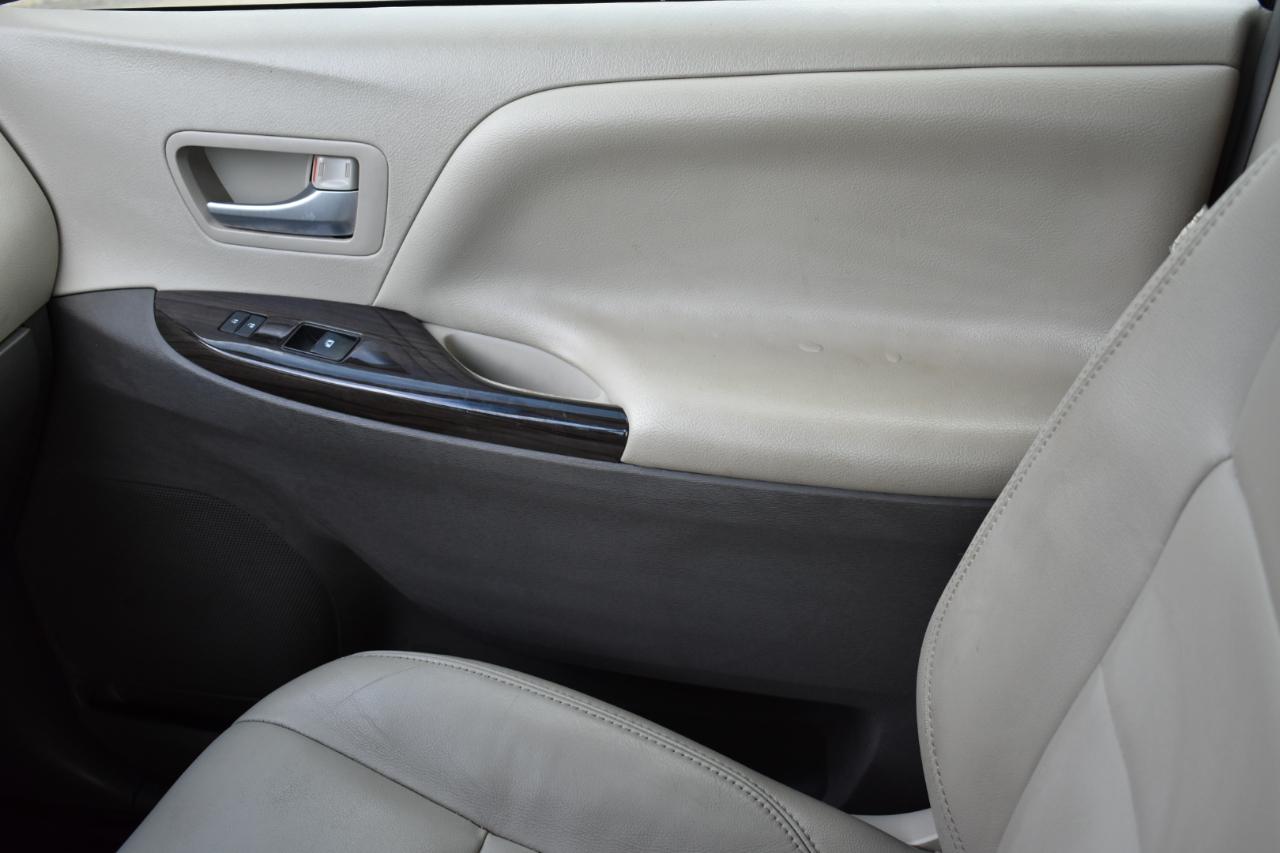 Toyota Sienna Limited Premium 7-Passenger 2017